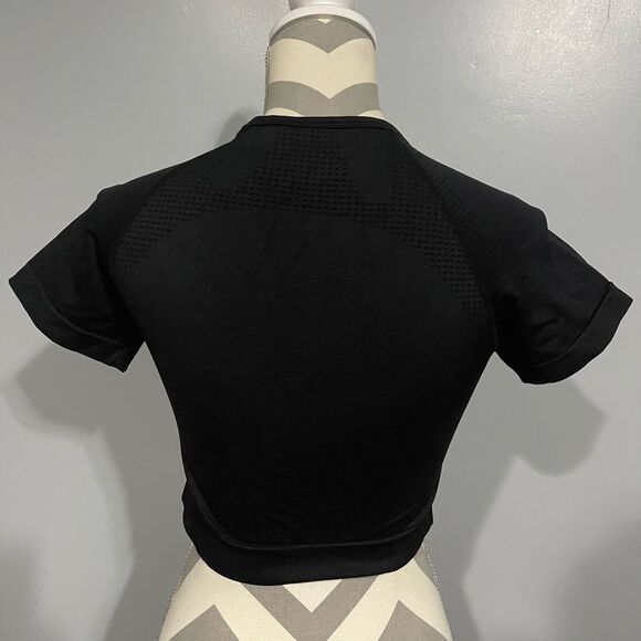 Medium Women’s Short Shirt - Picture 2 of 6